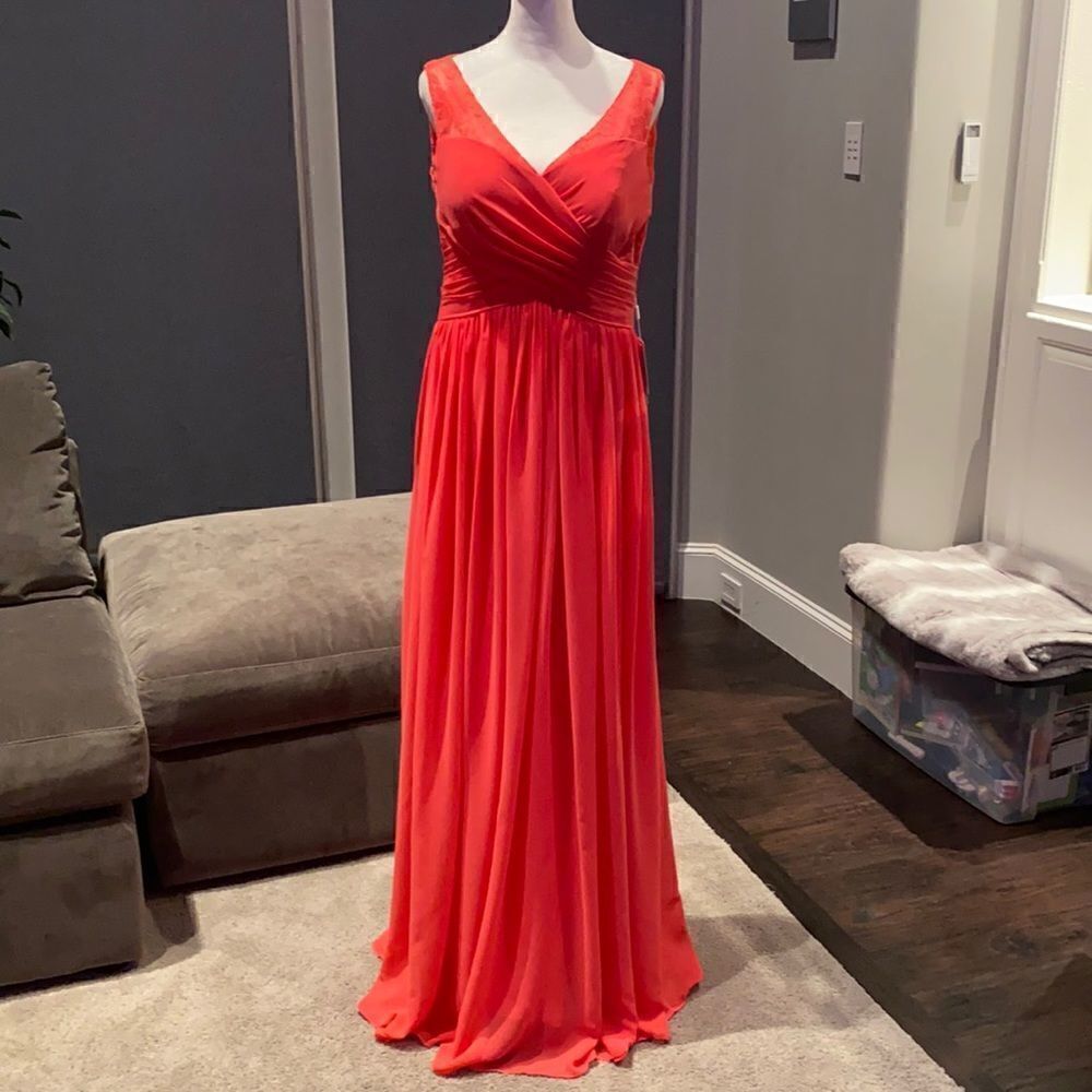 Woman’s A-Line V-Neck Chiffon Prom or Formal Dress Size 10 NWT
